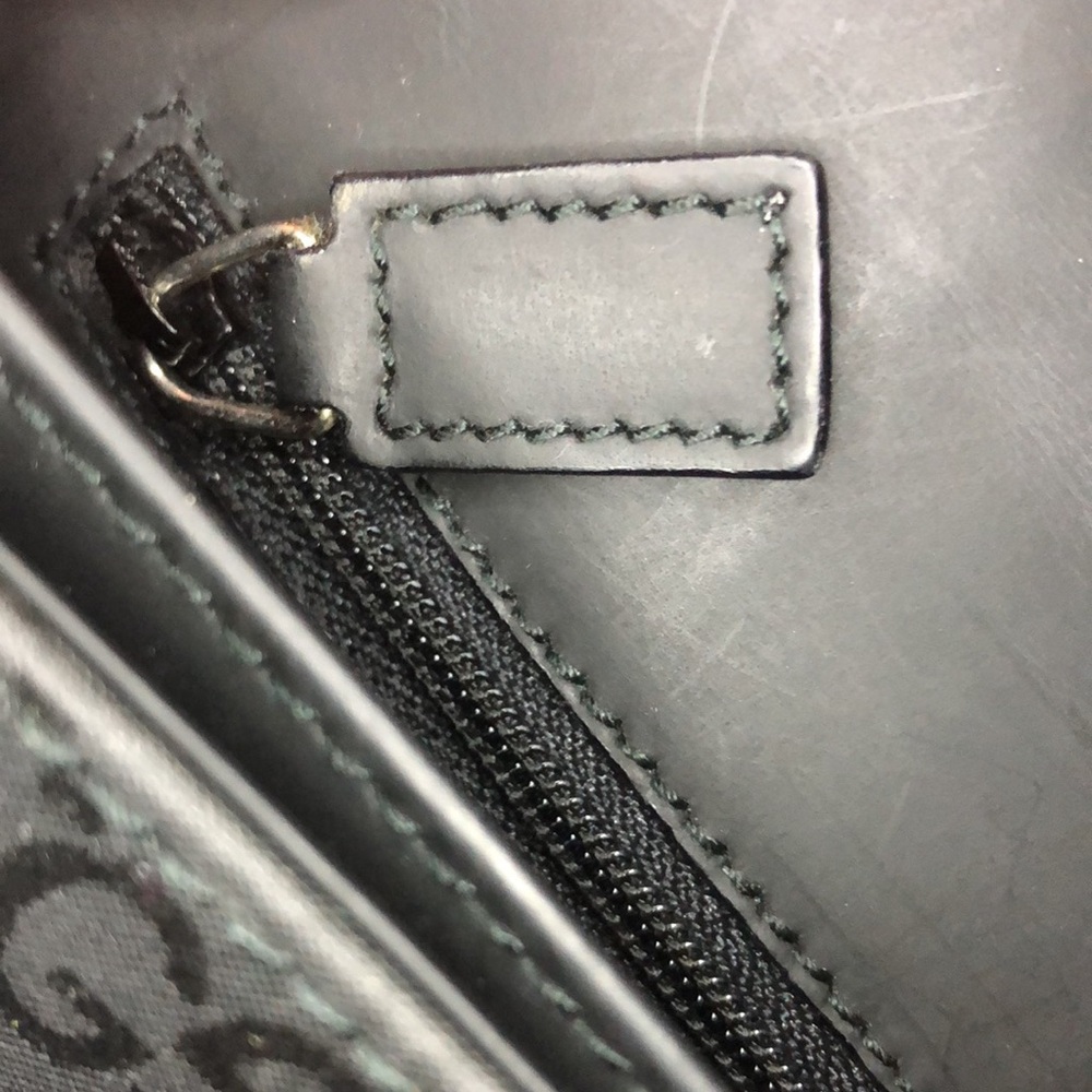 Gucci Guccissima GG  with retractable hand strap.  One owner.  Giftable - Picture 5 of 13
